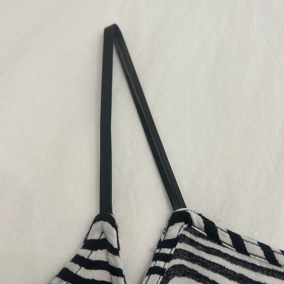 Thin strap tank top - Picture 4 of 5